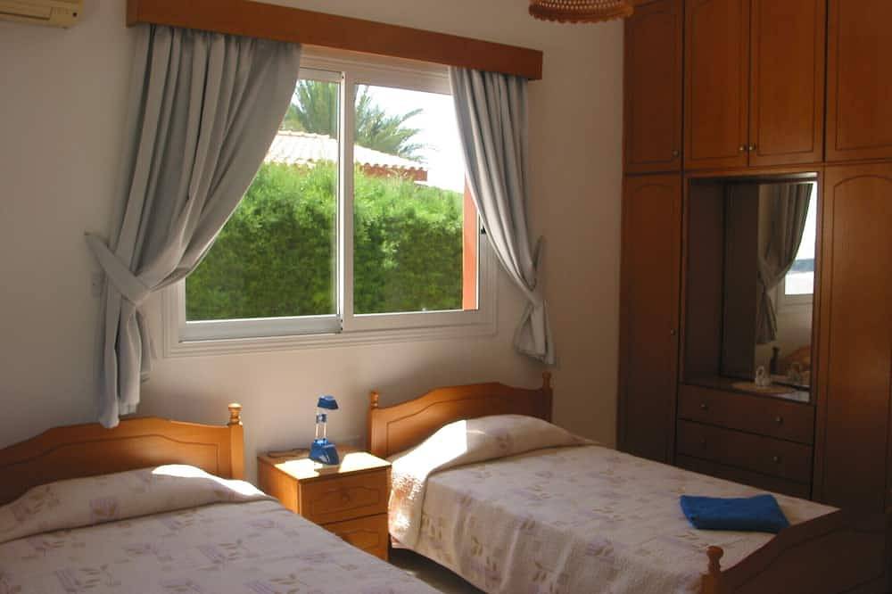 Amazing sea view, bungalow, Coral Bay, pool, walking distance, parking, in Südzypern