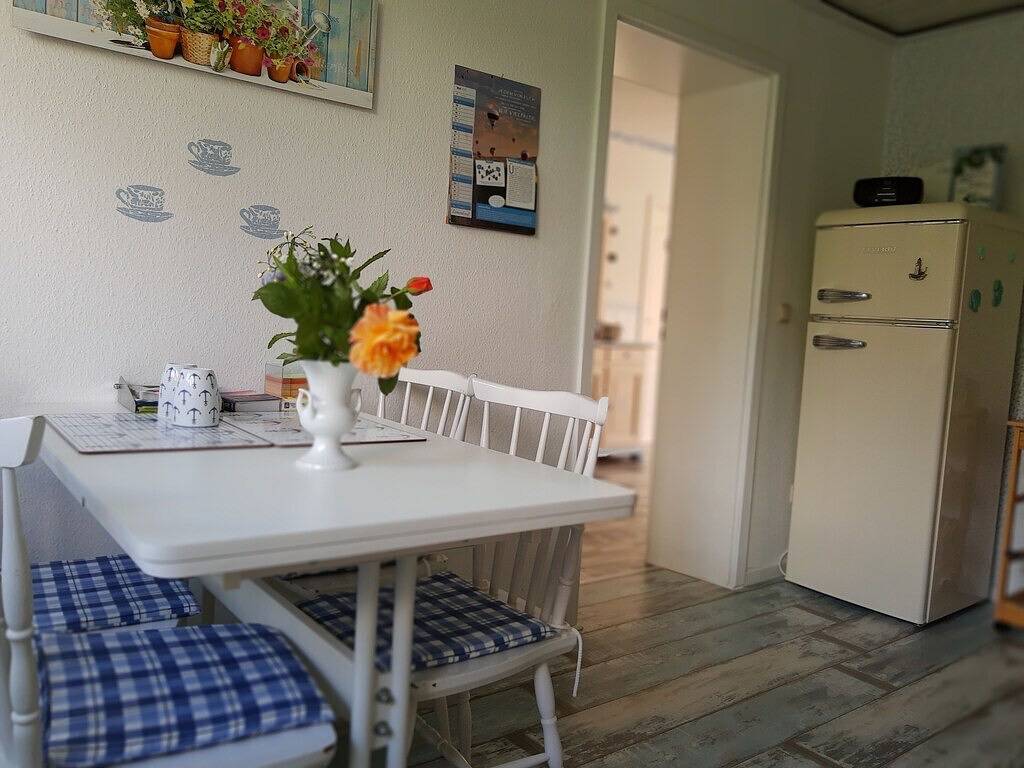Ganze Wohnung, Ferienwohnung an der Nordsee mit überdachter Terrasse und Gemeinschaftsgarten in Schortens, Nordseeküste
