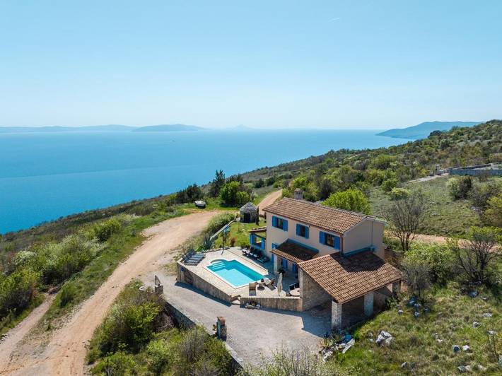 Villa für 6 Personen, mit Terrasse und Garten sowie Pool und Seeblick