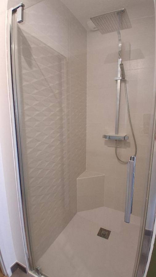 Location de vacances pour 6 personnes, avec jardin ainsi que terrasse et jacuzzi à Changé - 3