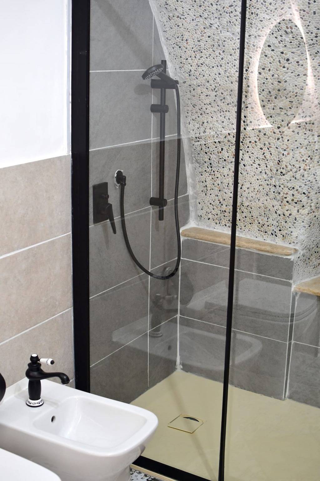 Apartamento vacacional entero, Guest House Baronale - Guest House Baronale, appartamento di 27 mq sito nel cuore del Borgo Storico di Minturno, di fronte al Castello Baronale, a due passi dal parco e dal belvedere. Recentemente ristrutturato, dotato di tutti i comfort. Consta di una camera da letto matrimoniale e bagno. in Minturno, Provincia de Latina