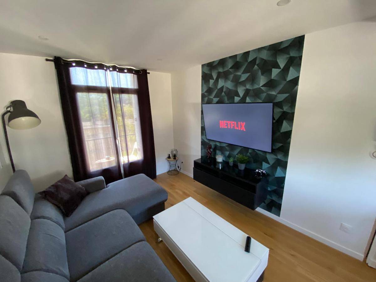 Appartement entier, Two-Bedroom Apartment in Yerres, Essonne