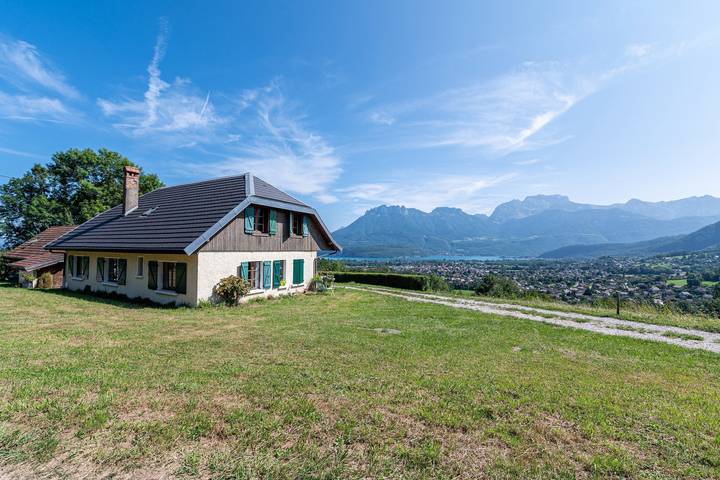 Maison pour 15 personnes, avec Vue sur le lac dans Bauges
