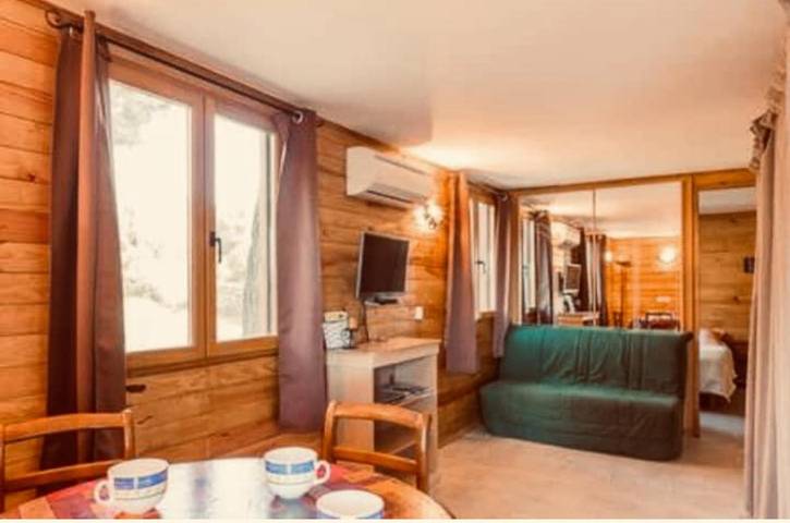 Location de vacances pour 6 personnes, avec terrasse et piscine ainsi que jacuzzi et jardin à Le Beausset - 4