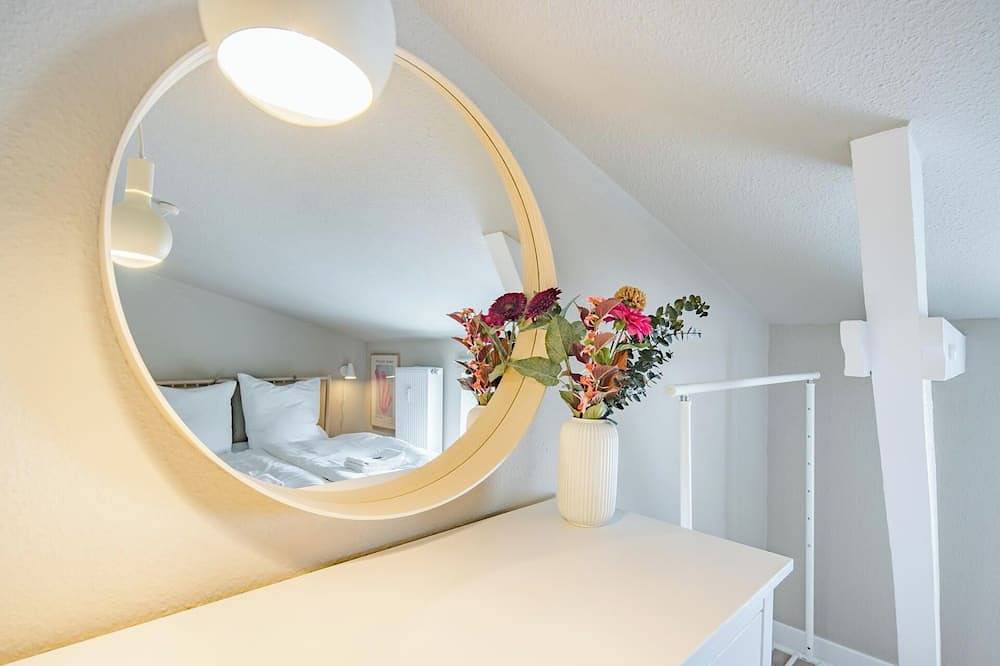 Ganze Wohnung, Altbauwohnung bis 5 Personen \"Opti\" im Schanzenviertel - Dachgeschoss in Altona Hamburg, Hamburg