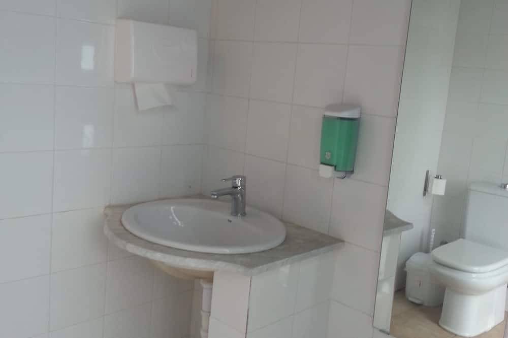 Casa Desmina 63 metros cuadrados con piscina, bicicleta, kayak, caja de seguridad y Wifi a Internet. in Playa de Zahora, Barbate