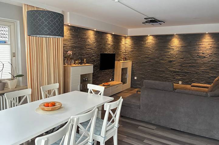 Ferienhaus für 10 Personen, mit Sauna und Terrasse sowie Garten in Schenefeld