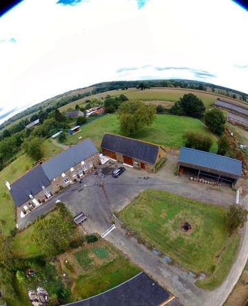 Cottage pour 4 personnes, avec terrasse ainsi que jardin et vue à Bazouges-la-Pérouse