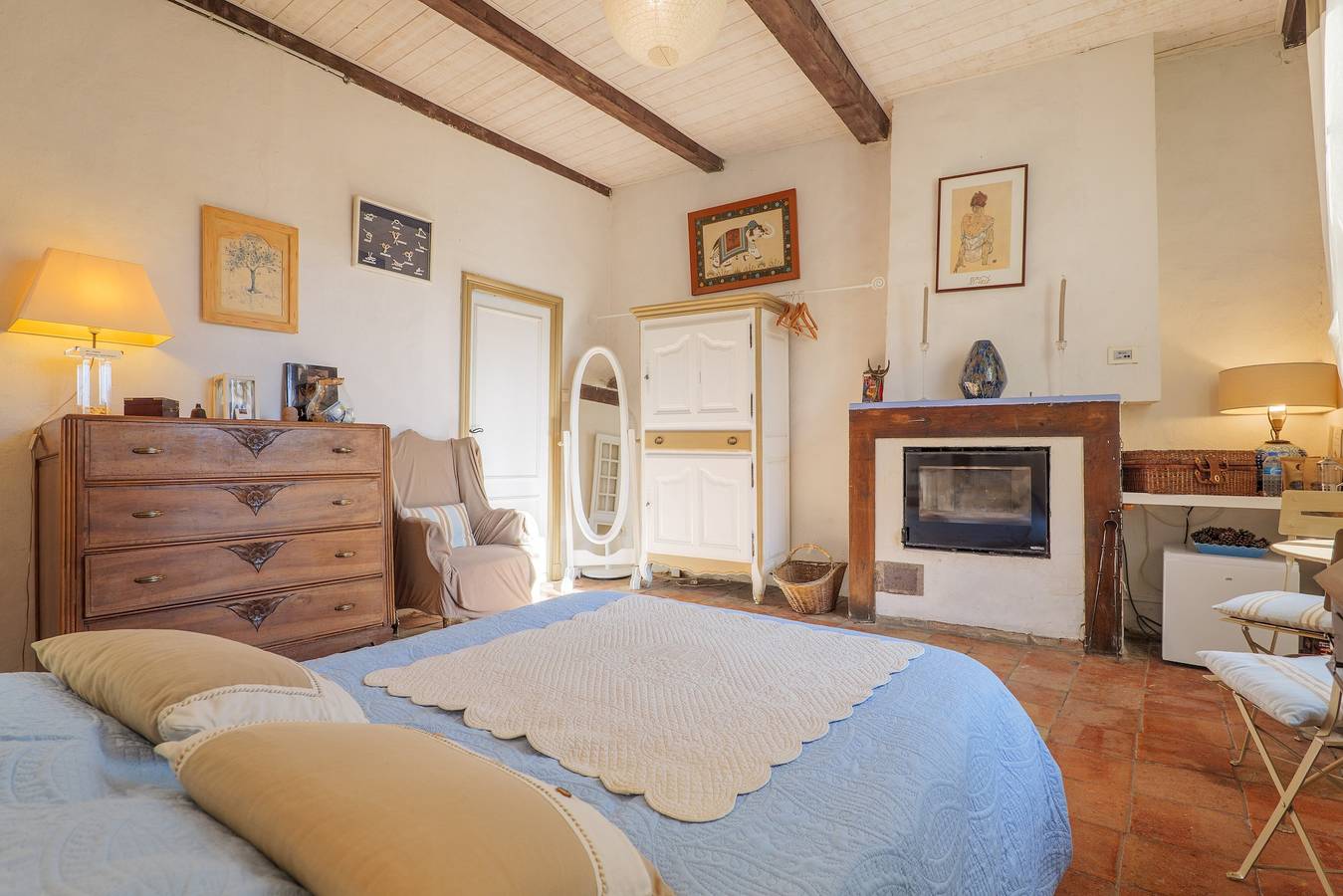 Chambre Bleu Guest Room with Shared Garden and Wi-Fi in Lagorce, Ardèche