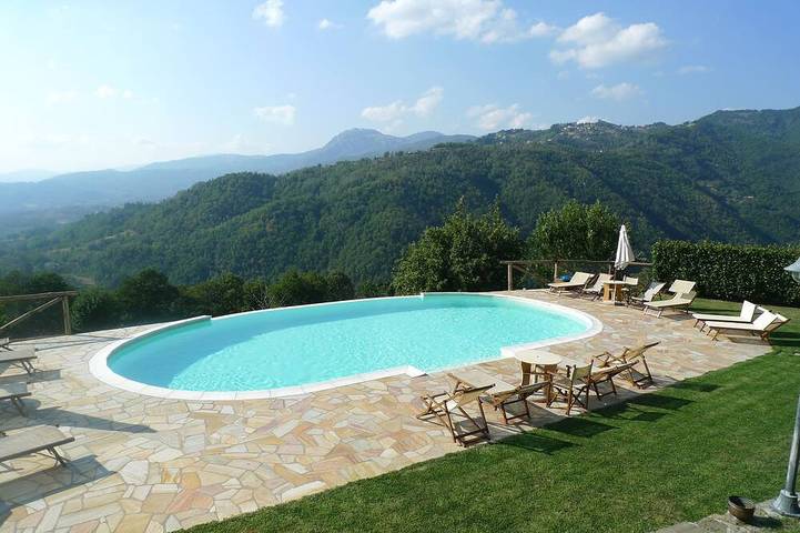 Gîte pour 4 personnes, avec Balcon ainsi que Jardin et Piscine