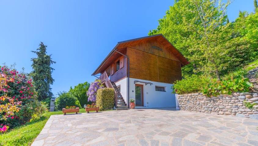 Chalet per 7 persone, con Balcone e Idromassaggio nonché Giardino e Sauna a Torino