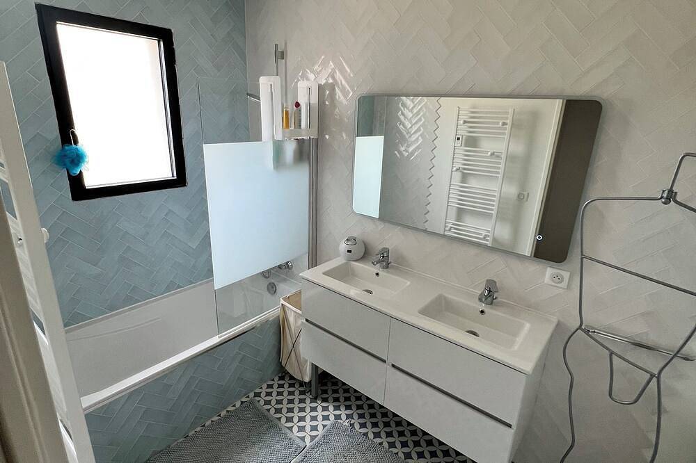 Contemporary house with heated pool, close to beaches and calanques in Gémenos, Mittelmeerküste (Frankreich)