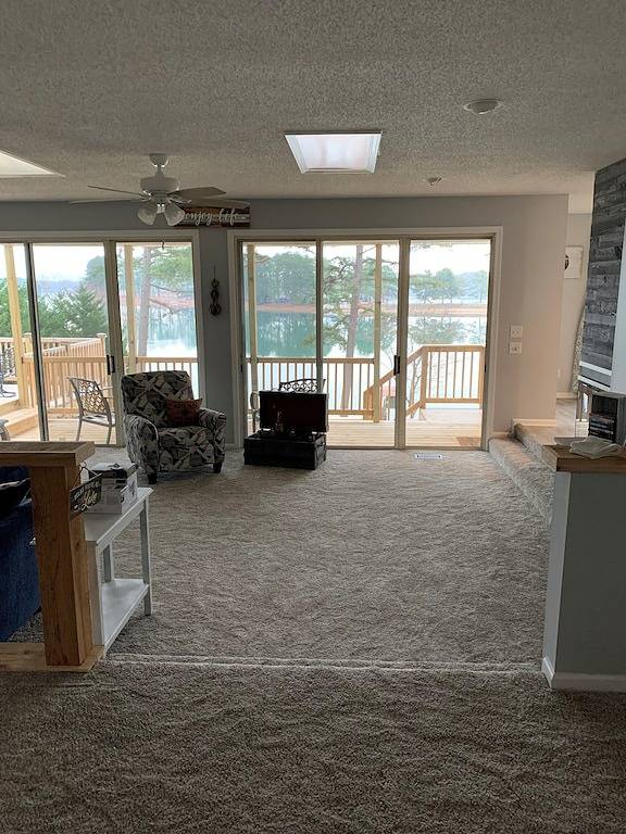 Pirate's Retreat -Beautifully renovated lake home with Dock minutes from Clemson in South Cove County Park, Lake Keowee