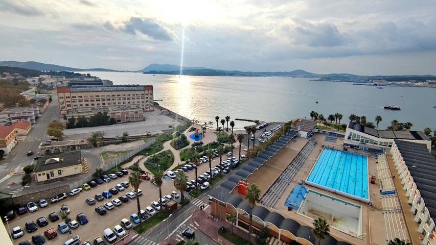 Ferienwohnung für 6 Personen, mit Terrasse und Ausblick in Toulon