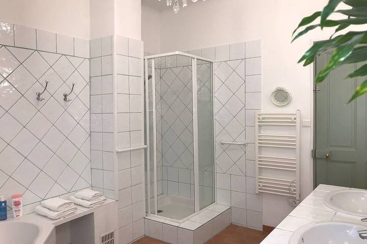 Location de vacances pour 10 personnes, avec terrasse et jardin à Sarrians - 4