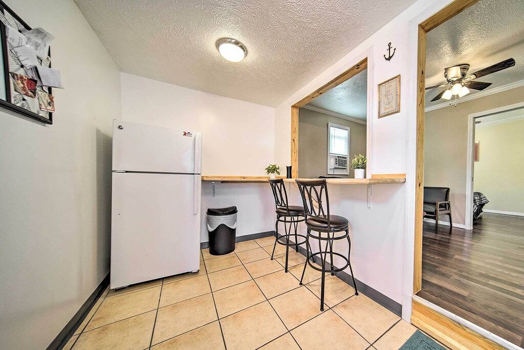 Geneva Cottage w / Patio - Schritte vom Eriesee! in Geneva-on-the-Lake, Ashtabula County