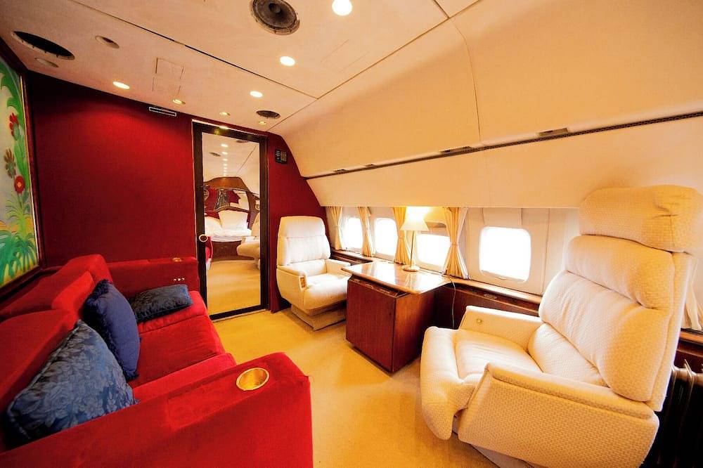 Pytchair Boeing 727 Private Jet Hotel in Bristol, South West England