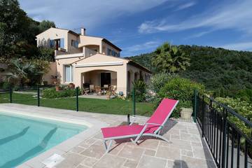 Cottage pour 6 personnes, avec jardin et balcon à La Roquette-sur-Siagne