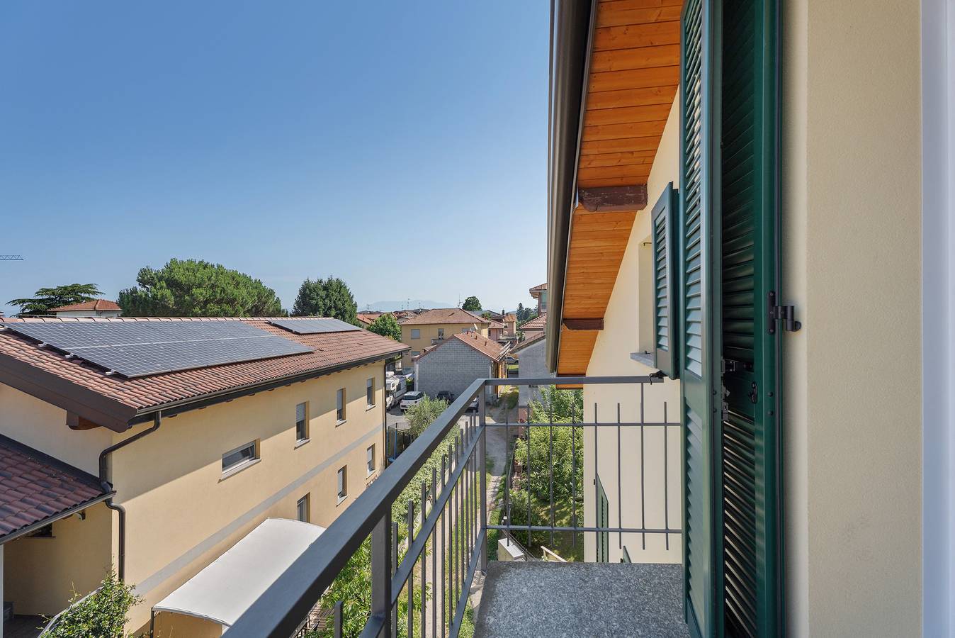 Geheel appartement, Appartement 'Comodo, Pratico E Tranquillo' met Uitzicht op de Bergen, Wifi en Airconditioning in Arona (Lago Maggiore), Gemeente Arona