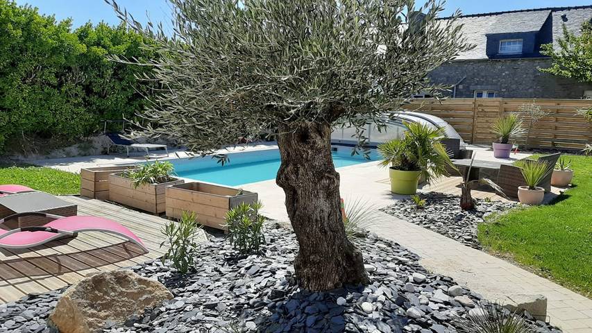 Gîte pour 6 personnes, avec jardin ainsi que piscine et terrasse, animaux acceptés dans Plage Du Billou Santec - 3
