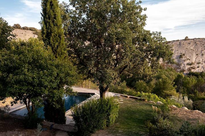 Location de vacances pour 8 personnes, avec jardin à Lioux - 2