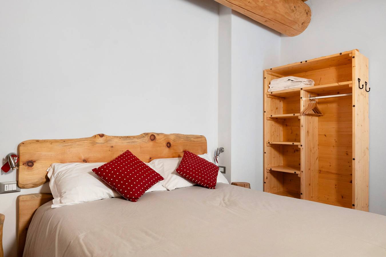 Room 'Cazzuffi Rododendro' with Mountain View, Private Terrace and Wi-Fi in Peio, Stilfser Joch National Park