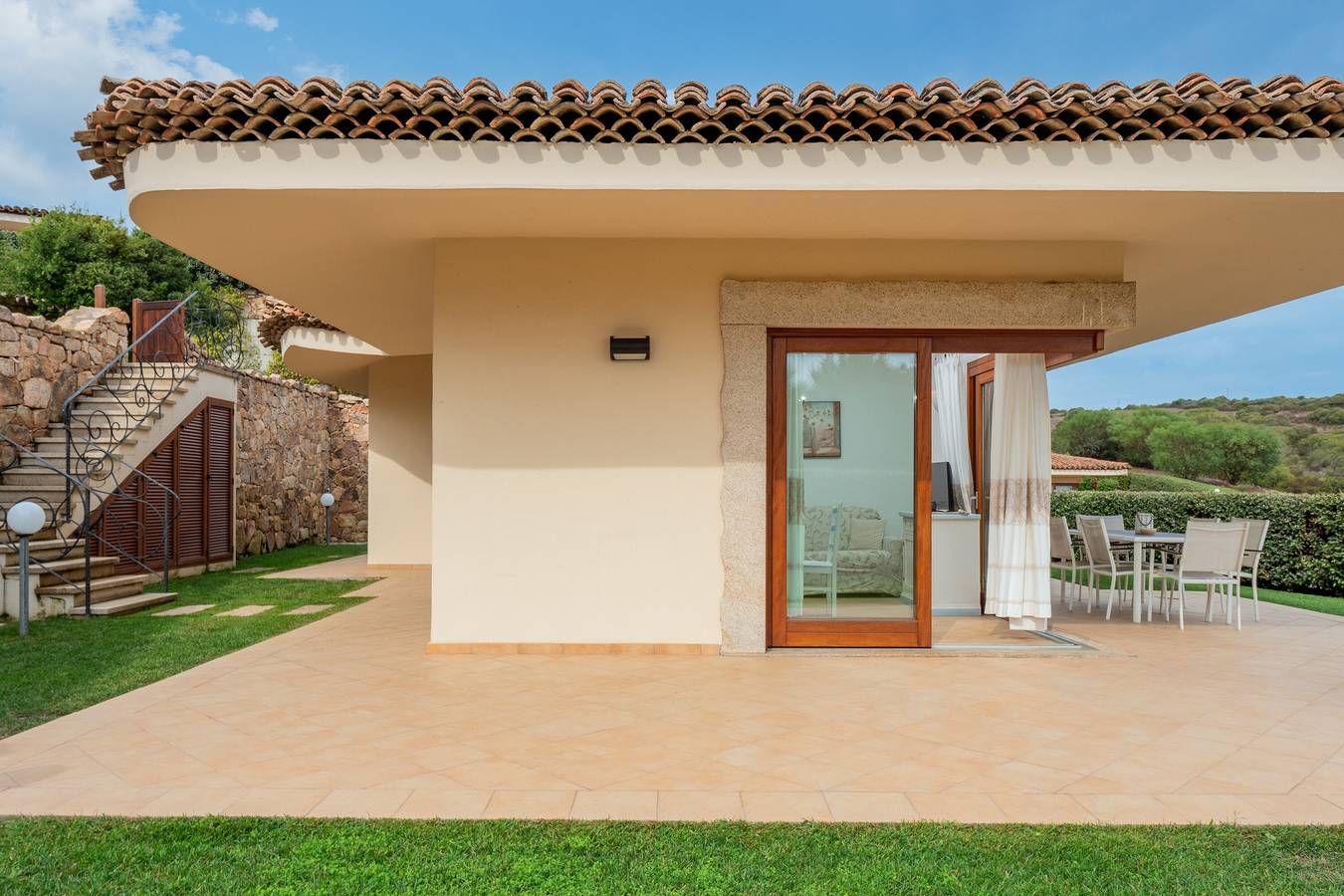 Ferienhaus "Villa Piana" mit atemberaubendem Blick auf das Meer und die Berge, Terrasse und Garten in Le Saline, Palau (Sardinien)
