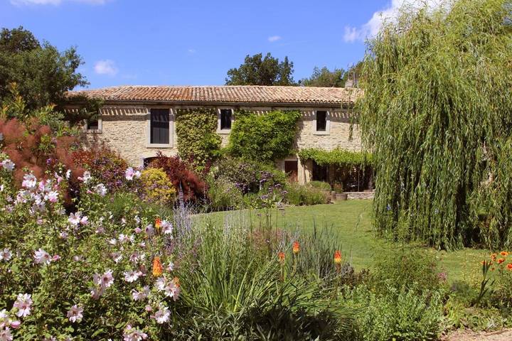 Maison d’hôte pour 2 personnes, avec piscine ainsi que jardin et vue à Villasavary