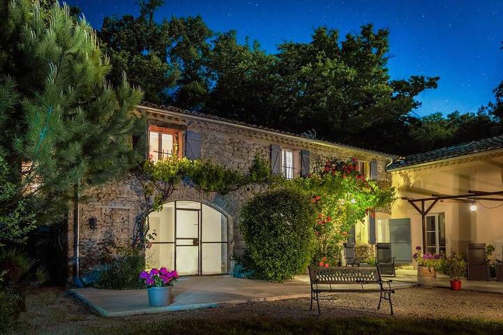 Gîte pour 6 personnes, avec balcon ainsi que jardin et piscine à Rochebaudin
