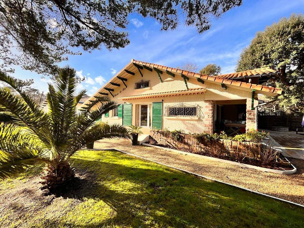 Villa entre el lago y los spots de surf de Hossegor in Lago de Hossegor, Hossegor