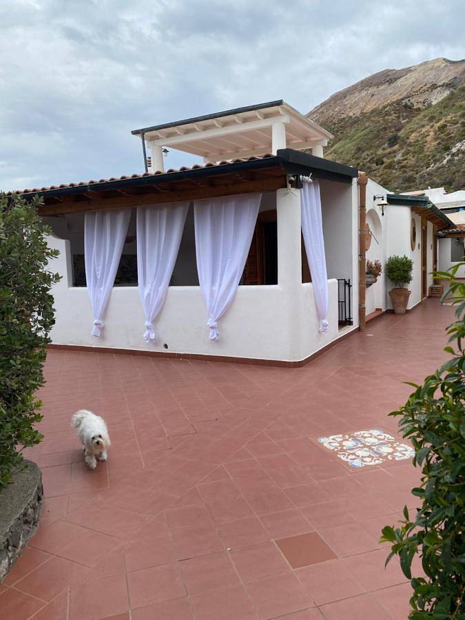 Chambre d’hôte pour 3 personnes, avec terrasse ainsi que jardin et vue, adapté aux familles dans Vulcano - 4