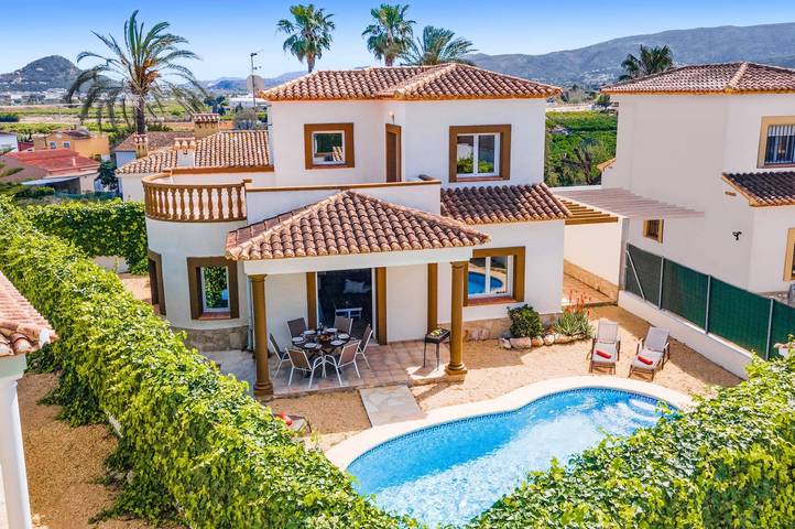 Casa rural para 6 personas, con Balcón además de Terraza y Jardín en Beniarbeig