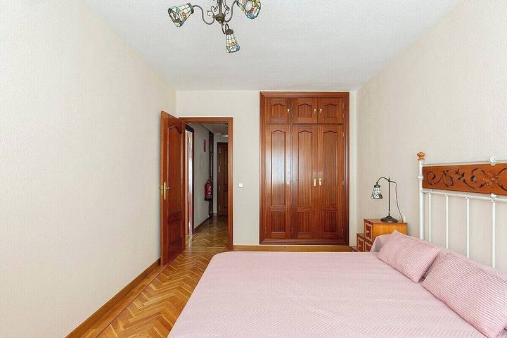 Ganze Wohnung, Vivodomo | Super spacious, 2 min. to underground in Tetuán, Madrid