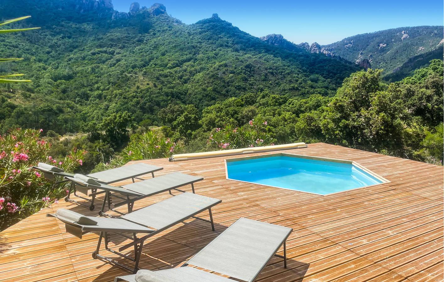 Appartement luxueux avec garage, piscine et vue sur la rivière in Fréjus, Massif de l'Esterel