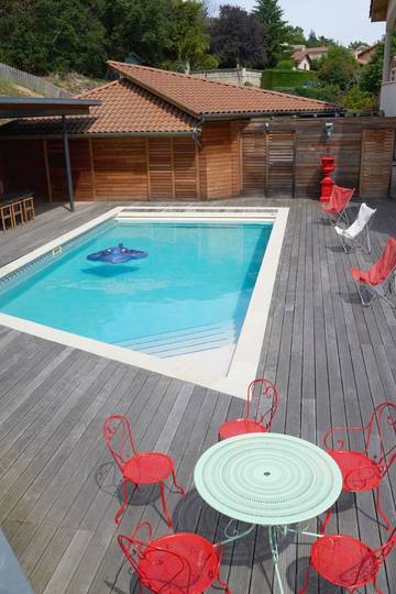 Cottage pour 2 personnes, avec vue ainsi que piscine et jardin à Peaugres