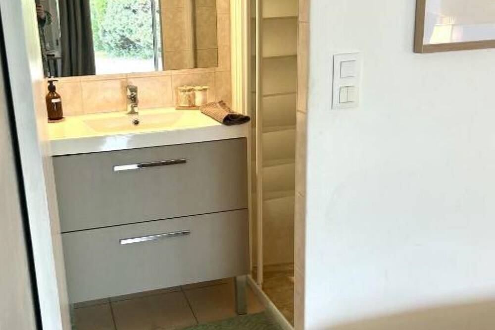 Demeure de l'Estuaire : Chambre Lits Jumeaux avec Salle de Bains Privative in Plassac, Région de Blaye