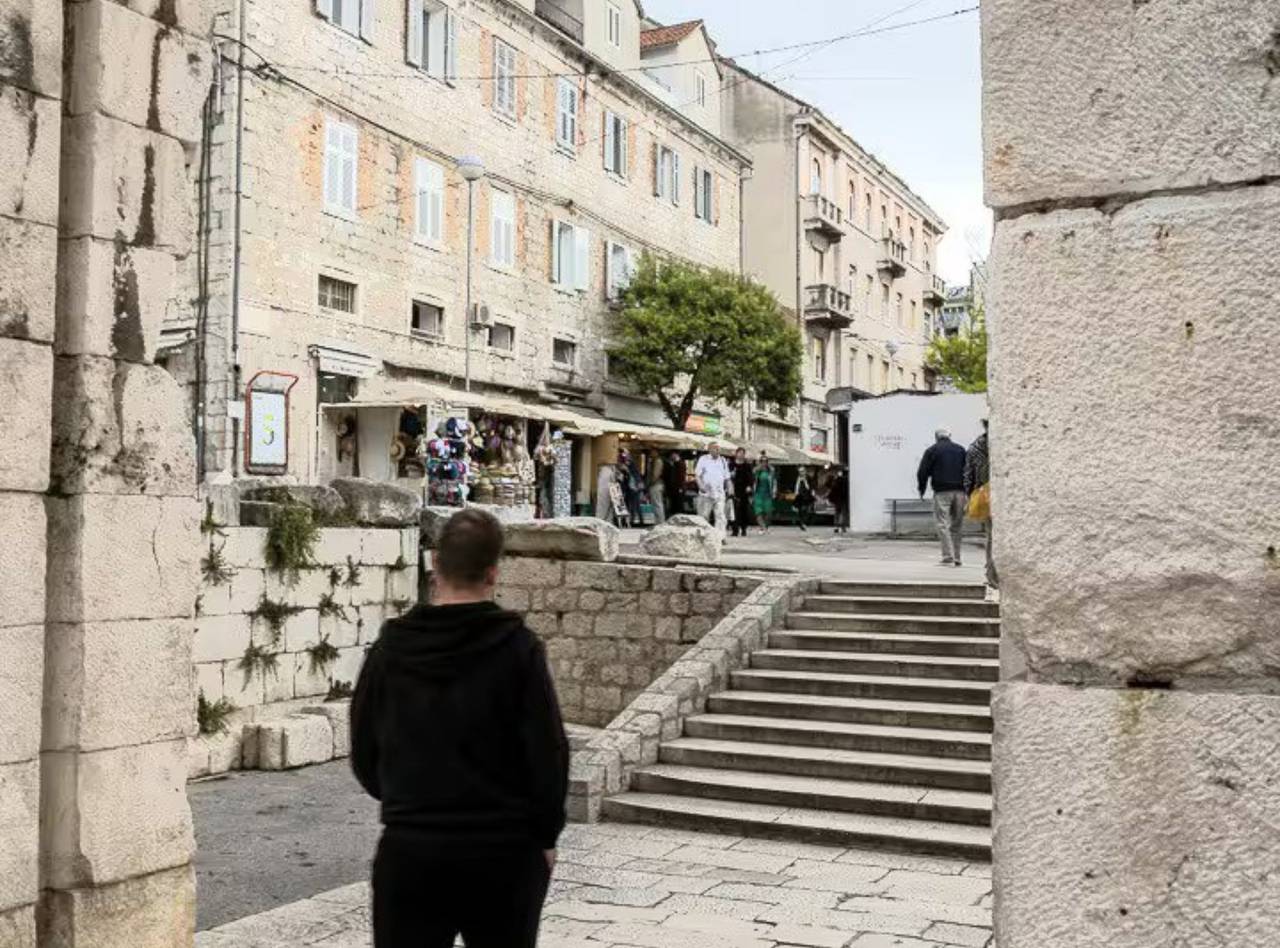 Silver Gate Rooms-Diocletian's Palace - Six-Bed Room 2 in Split, Split-Dalmatië