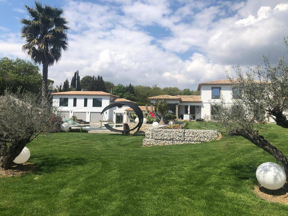 Luxury Zen in Châteauneuf-Grasse, Côte méditerranéenne (France)
