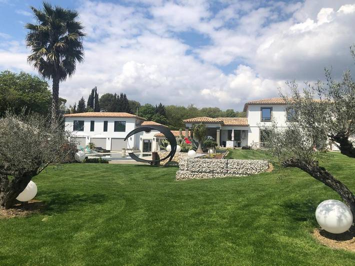 Gîte pour 2 personnes, avec piscine et sauna ainsi que jardin et jacuzzi à Châteauneuf-Grasse - 4
