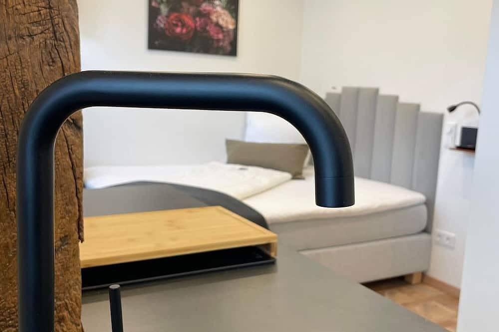 Ganze Wohnung, Appartement Orchidee - Wohn-/Schlafraum - Apartments im Château d'Esprit in Höhr-Grenzhausen, Westerwald