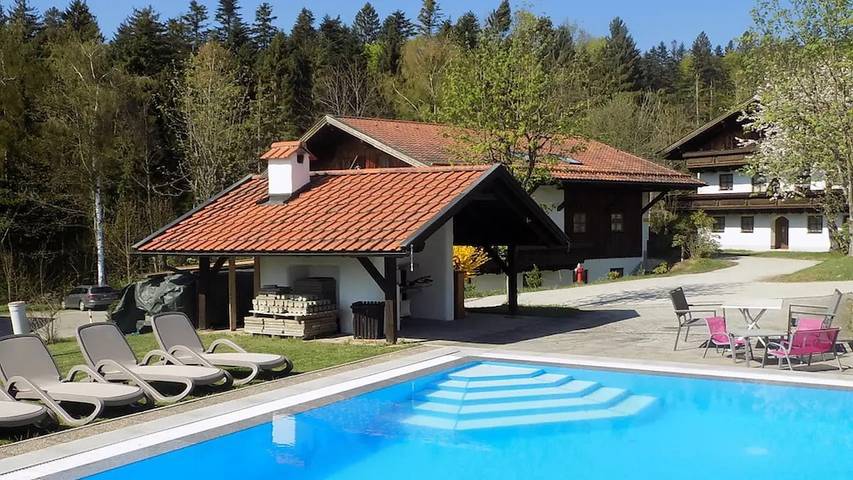 Ferienhaus für 4 Personen, mit Pool und Garten