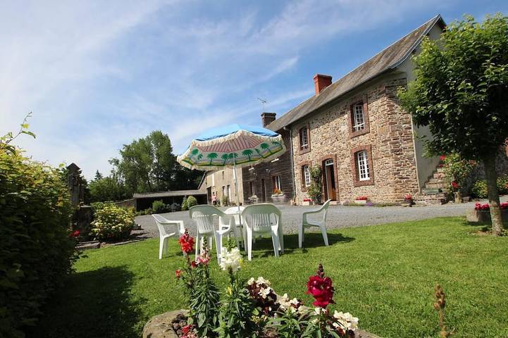 Gîte pour 5 personnes, avec jardin à Cerisy-la-Salle
