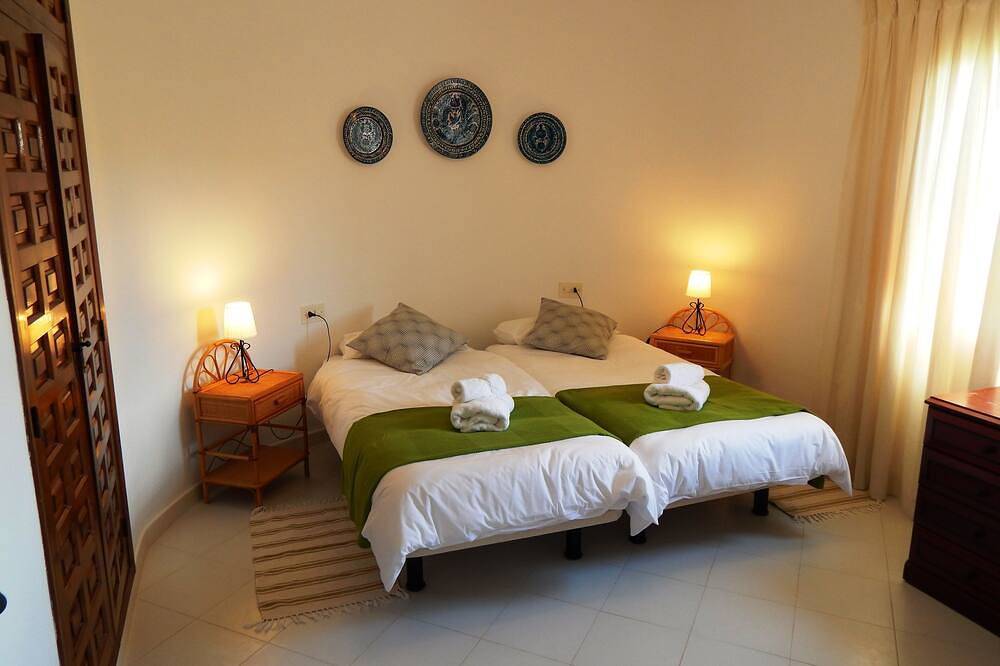 Villa Carfax, con piscina privada y bonitas vistas in Orba, Costa Blanca
