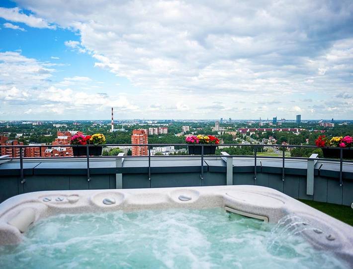 Ferienwohnung für 14 Personen, mit Sauna und Terrasse sowie Ausblick und Pool in Riga