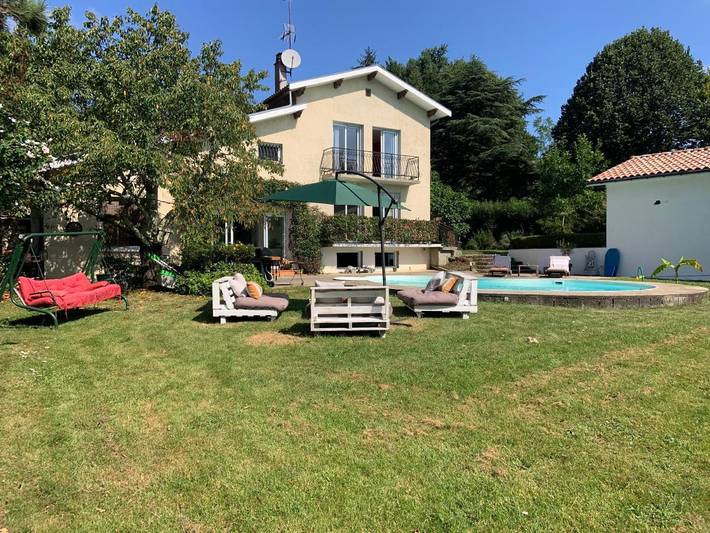 Location de vacances pour 6 personnes, avec Balcon et Terrasse ainsi que Jardin et Piscine à Latresne