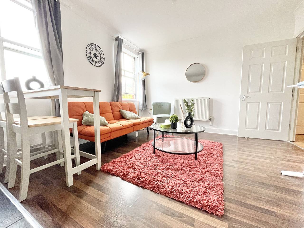 Entire vacation apartment, 2 Bed Flat - Sleeps 4 - Parking - Wifi in Southampton, South East England