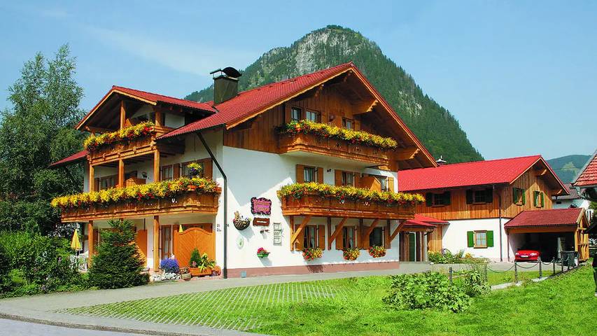 Ferienwohnung für 4 Personen, mit Balkon und Terrasse sowie Garten und Sauna in Königswinkel