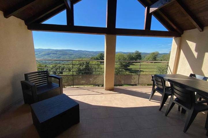 Gîte pour 2 personnes, avec Jacuzzi et Sauna à Saint-Laurent-d'Olt