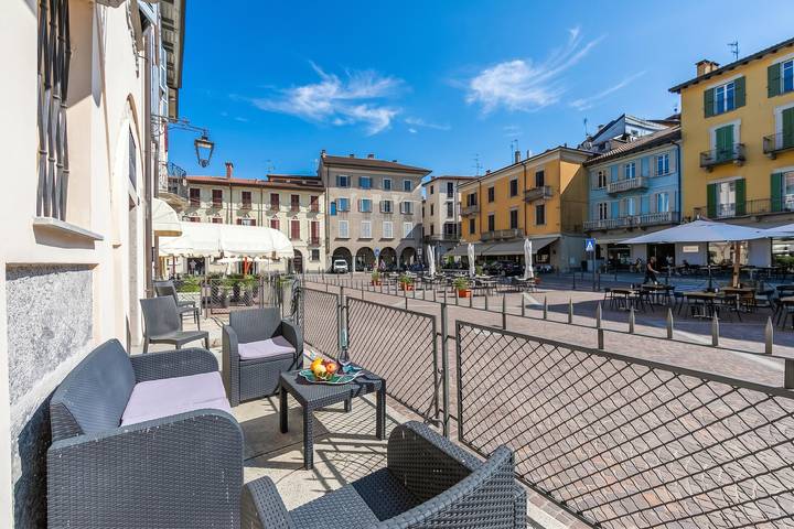 Apartamento entero, Il Nido Del Cigno, Arona Lakefront Apartment with Terrace and A/C in Arona (Lago Maggiore), Municipio de Arona