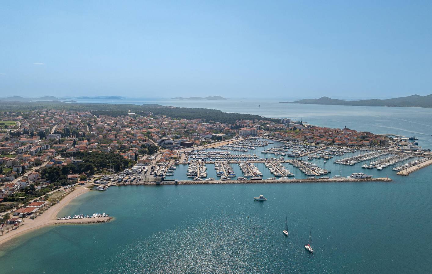 Appartement de vacances entier, Appartement confortable de 2 chambres avec terrasse, Wi-Fi, à 1,5 km de la plage in Biograd na Moru, Région de Zadar